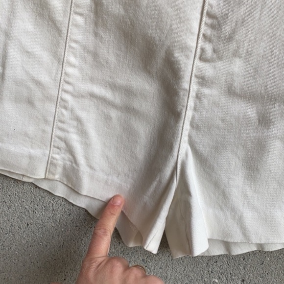 H&M High Rise White stretchy Shorts - Picture 5 of 8